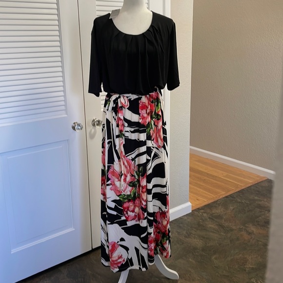 Isabel Hayley | NWT Floral Maxi Dress - Picture 1 of 7